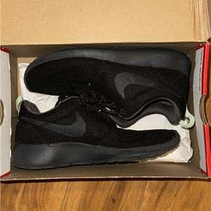 Nike Roshe Run shoes. Size 6.5 not my style anymore, worn a few times